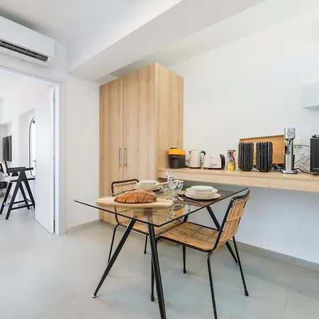 Finikoudes Marina View 202 * Larnaka