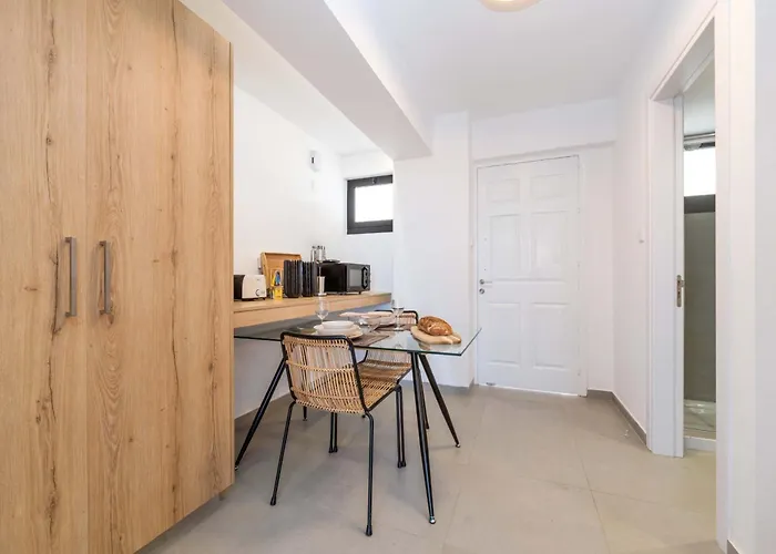 Finikoudes Marina View 202 Daire