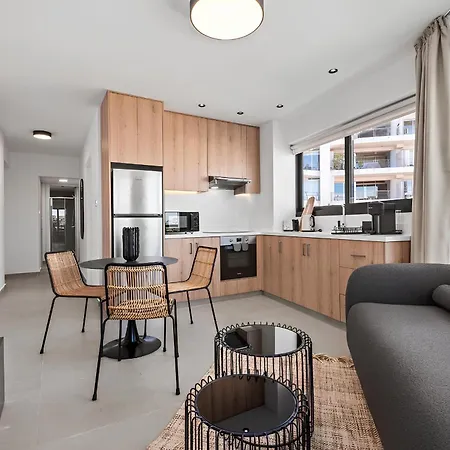 Finikoudes Marina View Apartment