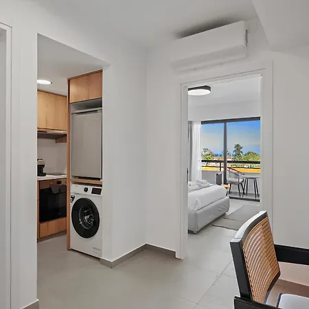 Finikoudes Marina View Apartment