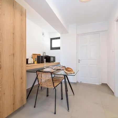 Finikoudes Marina View 202 Апартаменти