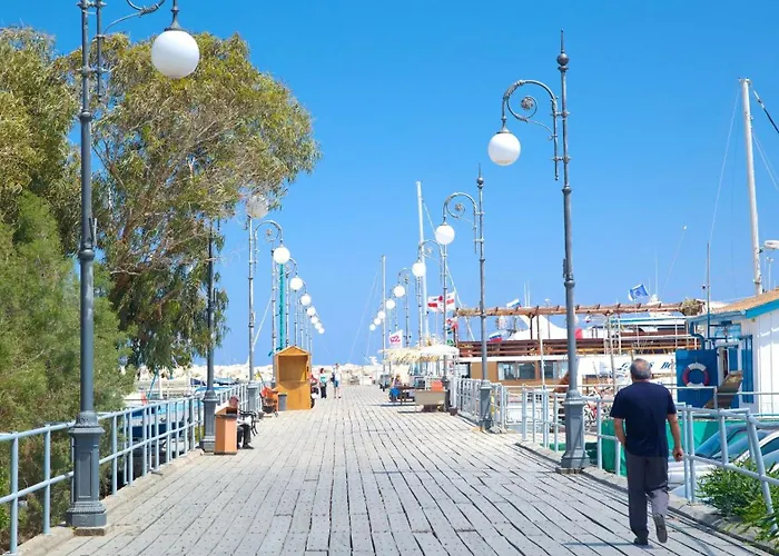 Finikoudes Marina View 202 Апартаменти