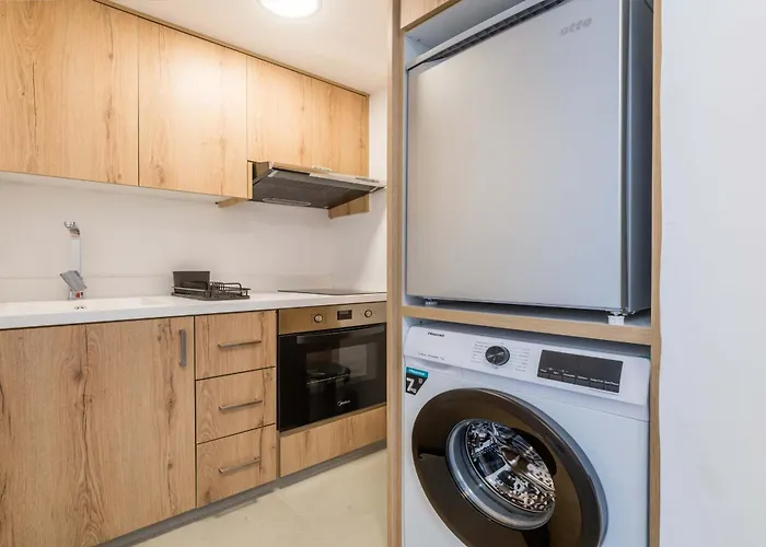 Finikoudes Marina View 202 Апартаменти *