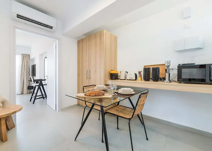 Finikoudes Marina View 202 * Ларнака